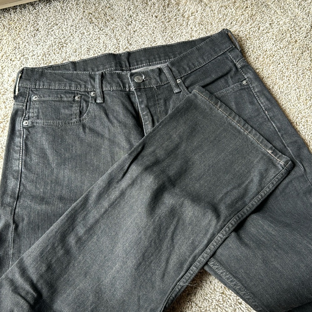 Levi Strauss and Company black style 569 W32 L32